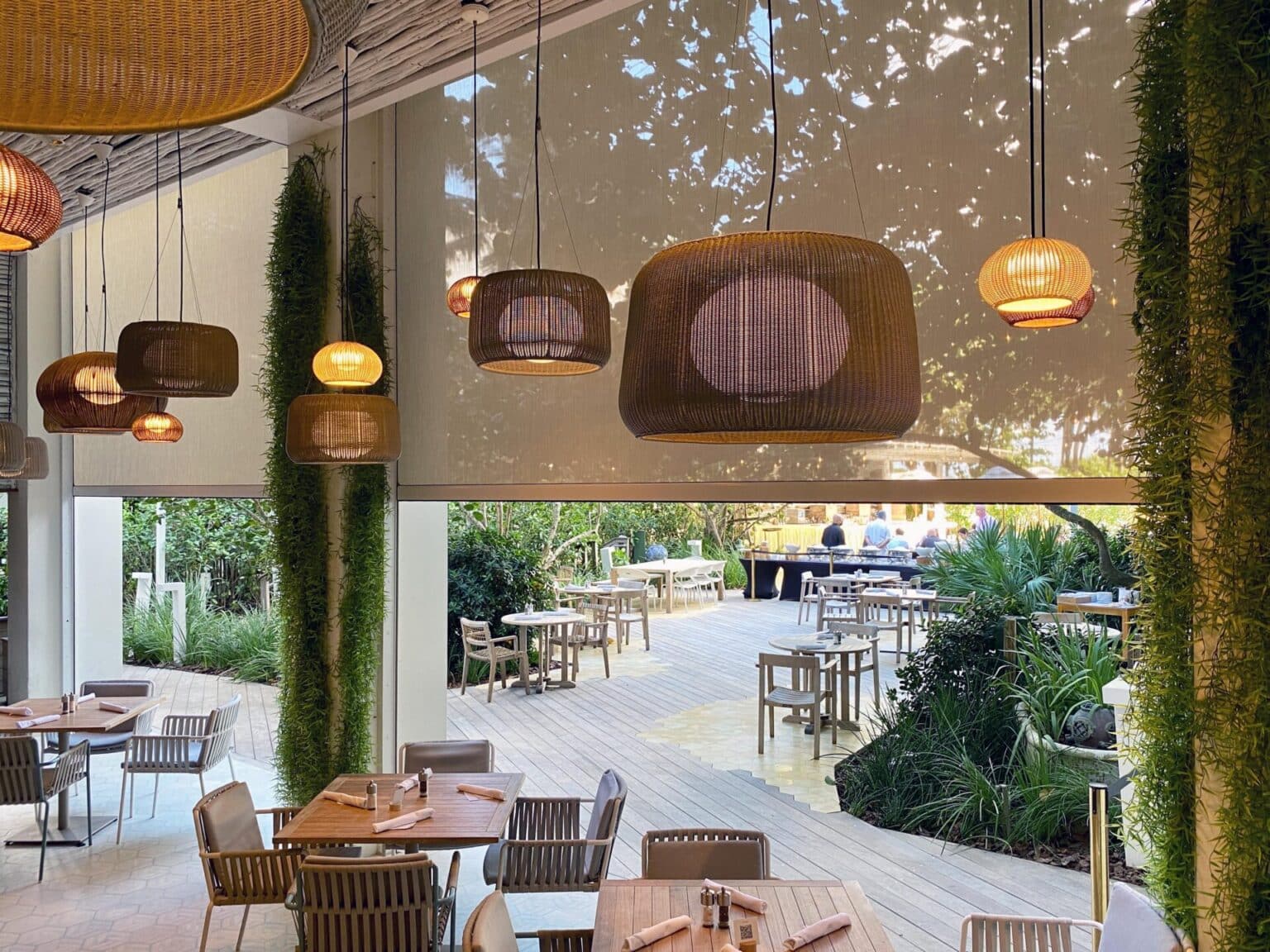 W Hotel+Restaurant+Outdoor Screens+Rainier+Motorized2